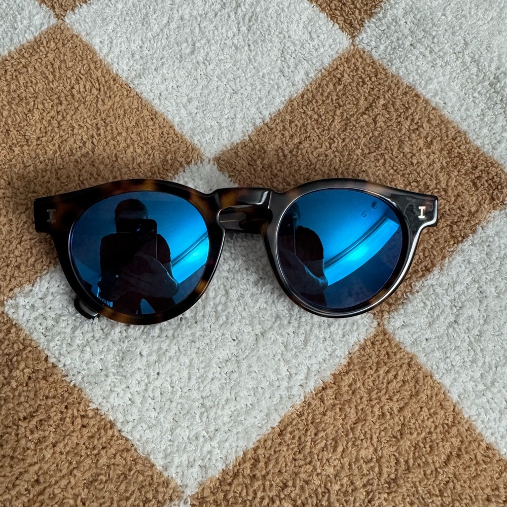 Illesteva Leonard blue mirrored sunglasses